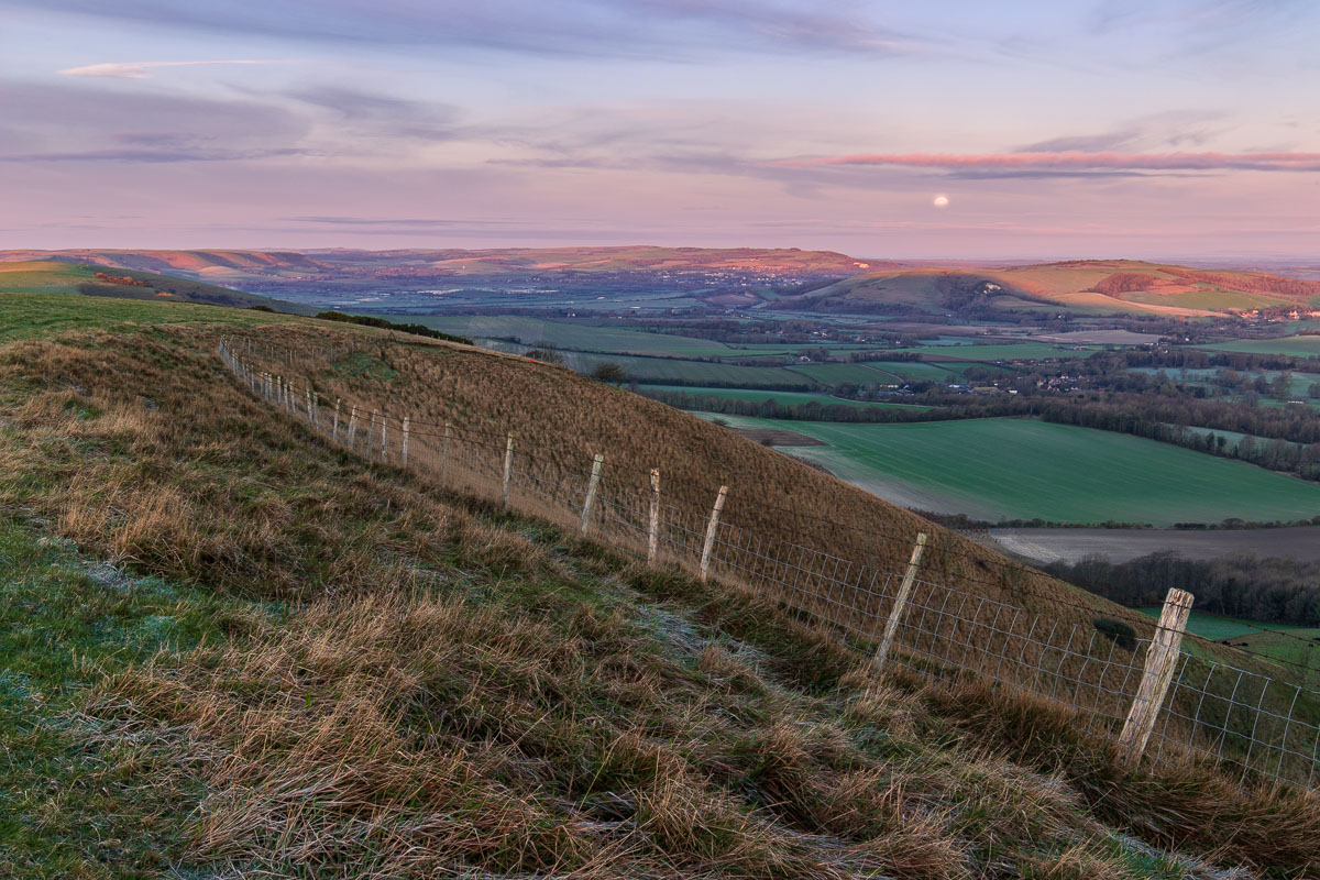 South downs. Саут-Даунс Англия. Суссекс Англия. Восточный Суссекс Англия. Саут-Даунс аллея.